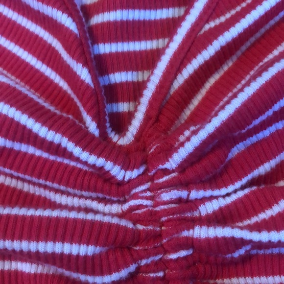 Red and white striped cropped tank top with rushing and tie in the front - Picture 4 of 6